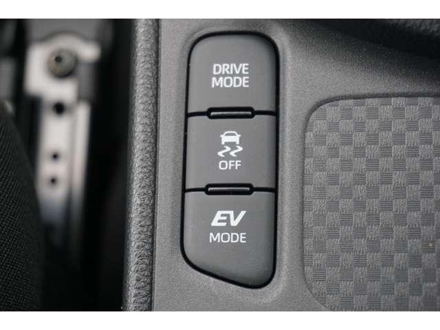 ヤリスクロス ハイブリッドＺ　ディスプレイオーディオ　フルセグＴＶ　パノラミックビューモニター　レーダークルーズコントロール　シートヒーター　ステアリングヒーター　パワーシート　ブラインドスポットモニター　オートライト（61枚目）