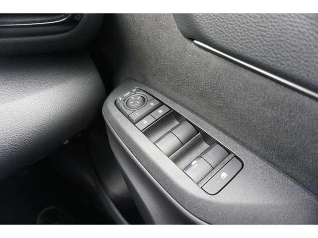 ヤリスクロス ハイブリッドＺ　ディスプレイオーディオ　フルセグＴＶ　パノラミックビューモニター　レーダークルーズコントロール　シートヒーター　ステアリングヒーター　パワーシート　ブラインドスポットモニター　オートライト（68枚目）