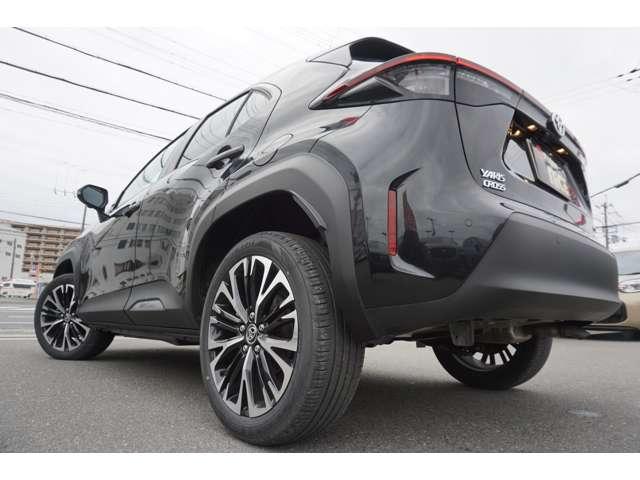 ヤリスクロス ハイブリッドＺ　ディスプレイオーディオ　フルセグＴＶ　パノラミックビューモニター　レーダークルーズコントロール　シートヒーター　ステアリングヒーター　パワーシート　ブラインドスポットモニター　オートライト（10枚目）