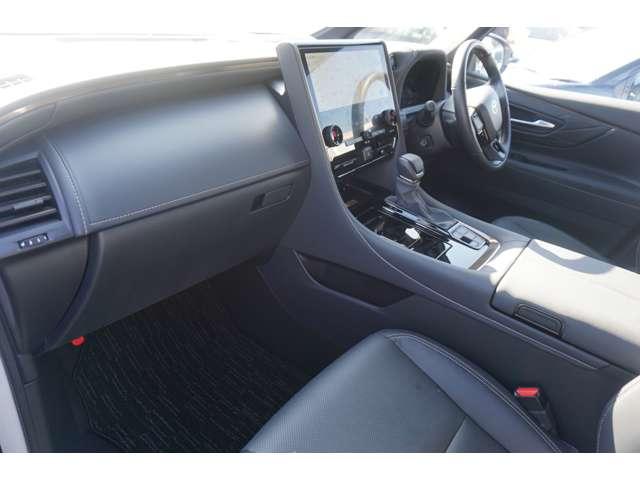 アルファード Ｚ　モデリスタエアロ　ムーンルーフ　ヘッドアップディスプレイ　後席ディスプレイ　デジタルインナーミラー　１４インチデイスプレイ　パノラミックビューモニター　ＥＴＣ　両側パワースライドドア　パワーバックドア（18枚目）