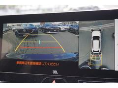 パノラミックビューモニター　車両を上から見たような映像をディスプレイオーディオ画面に表示。運転席からの目視だけでは見にくい、車両周辺の状況をリアルタイムでしっかり確認できます。 5