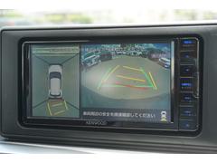 パノラミックビューモニター　車両を上から見たような映像をディスプレイオーディオ画面に表示。運転席からの目視だけでは見にくい、車両周辺の状況をリアルタイムでしっかり確認できます。 6