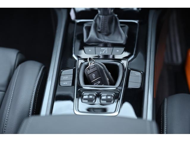５０８ ＳＷ　グリフ　ＨＤＤナビ　フルセグ　バックカメラ　革シート（ヒーター付）　ＨＩＤ　クルーズコントロール　パワーバックドア　クリアランスソナー　パドルシフト　ＨＵＤ　スマートキー　プッシュスタート　ＡＷ　左後窓修理済（15枚目）