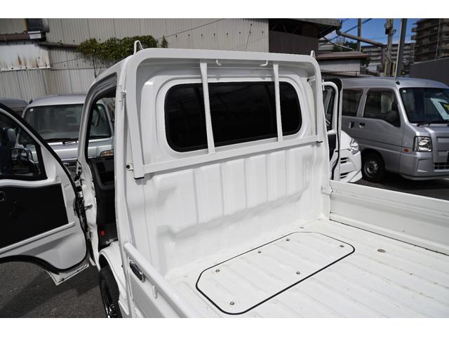 ハイゼットトラック スタンダード　ユーザー買取車　１オーナー　メモリナビ　Ｂｌｕｅｔｏｏｔｈ　バックカメラ　フルセグ　ＥＴＣ　レーダーミラー　メッキパーツ　ウッドステアリング　１５インチＡＷ　レグノ　５速ミッション車　　純正パーツ有（2枚目）