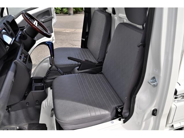 ハイゼットトラック スタンダード　ユーザー買取車　１オーナー　メモリナビ　Ｂｌｕｅｔｏｏｔｈ　バックカメラ　フルセグ　ＥＴＣ　レーダーミラー　メッキパーツ　ウッドステアリング　１５インチＡＷ　レグノ　５速ミッション車　　純正パーツ有（4枚目）