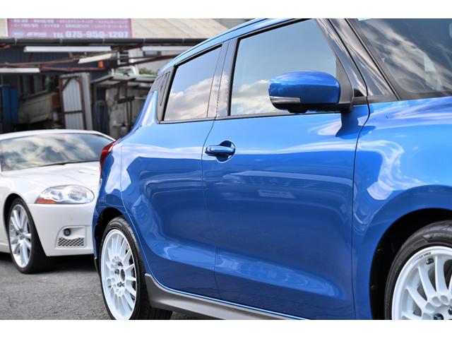 自宅までの陸送に伴い、名義変更や車庫証明なども承っております。各都道府県の行政書士さんをフルに活用し、納車までをスムーズに、かつ安全に行ないます。