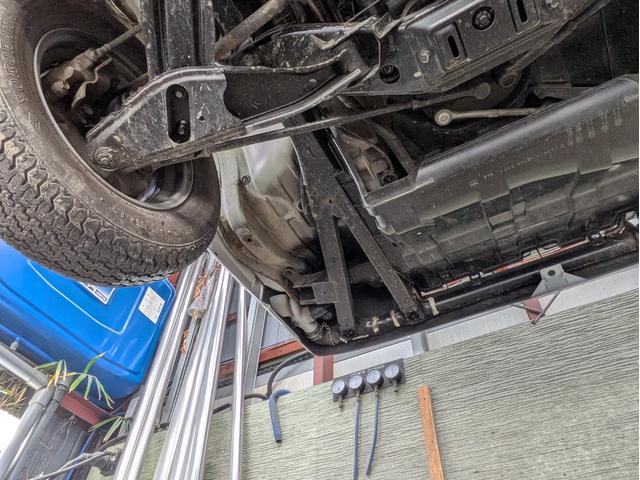 サンバートラック TC-SC 1オーナー車 スーパーチャージャー 4WD 5MT ナビ ワンセグ ETC キーレス OP工具箱 2駆4駆切り替 ドアレコ リアエンジン ドアバイザー 四輪独立懸架 下廻り錆腐無し(68枚目)