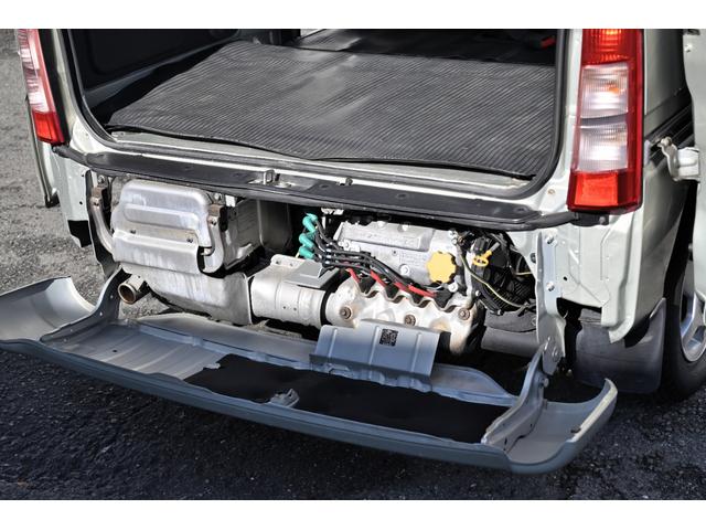 サンバーバン ディアス　５速ミッション車　後期型　サイドデカール　入手困難な丸フォグ！　ＰＳ　ＰＷ　ＡＢＳ　純正アルミホイール　エアバッグ（3枚目）