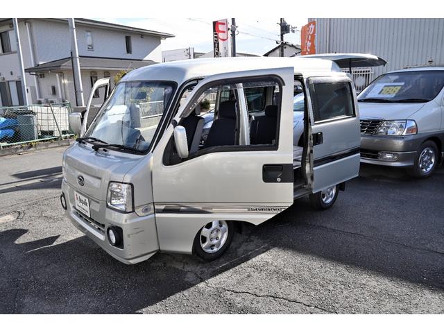 サンバーバン ディアス　５速ミッション車　後期型　サイドデカール　入手困難な丸フォグ！　ＰＳ　ＰＷ　ＡＢＳ　純正アルミホイール　エアバッグ（8枚目）