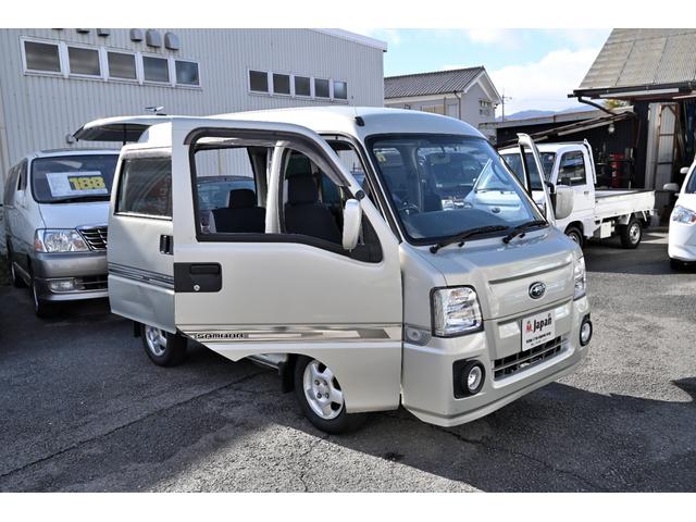 サンバーバン ディアス　５速ミッション車　後期型　サイドデカール　入手困難な丸フォグ！　ＰＳ　ＰＷ　ＡＢＳ　純正アルミホイール　エアバッグ（10枚目）