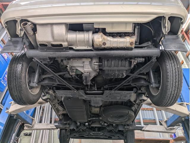 サンバーバン ディアス　５速ミッション車　後期型　サイドデカール　入手困難な丸フォグ！　ＰＳ　ＰＷ　ＡＢＳ　純正アルミホイール　エアバッグ（59枚目）