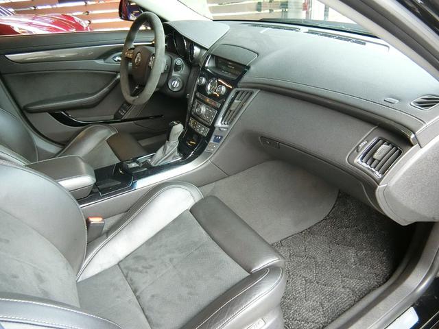 CTS-Vプレミアム 正規ディーラー車 V8 6200cc スーパーチャージャー 564馬力 純正RECARO製パワーシート 純正ナビ/地デジFセグTV/バックカメラ(29枚目)