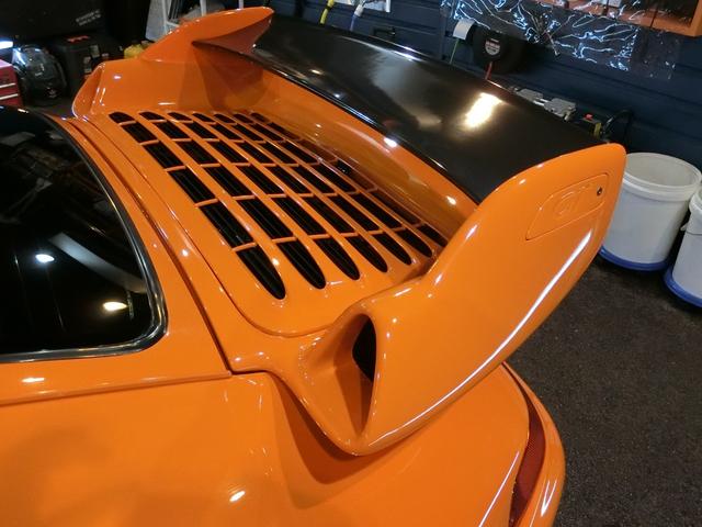 ９１１ ９１１カレラ　クーペＩＩ　‘９６後期モデル　後期バリオラムエンジン　エンジンＯＨ済　ＧＴ２ＥＶＯ仕様　オーバーフェンダー　車高調　スポーツマフラー　電動ＲＥＣＡＲＯ　１８インチＡＷ　純正リトロニック　バックカメラ　正規Ｄ車（17枚目）