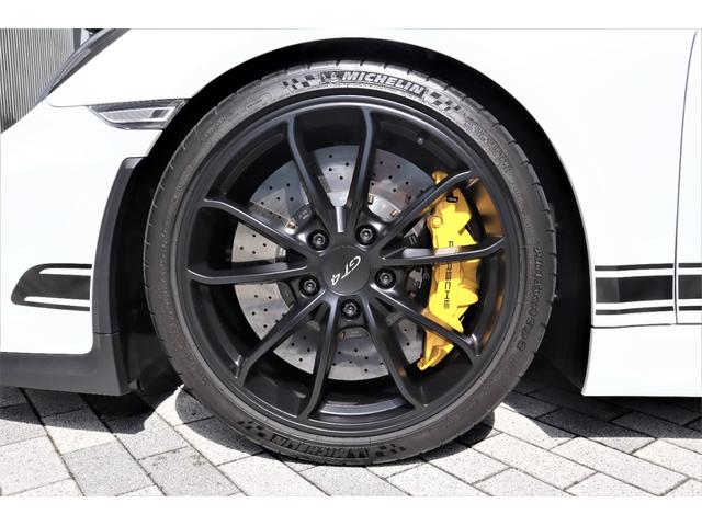 GT4 PCCBセラミックコンポジットブレーキ/ROBERUTAリフティング/スポーツクロノPKG/カーボンスポーツバケットシート/レザーインテリア/ダイナミックコーナーリングライト/カーボンインテリア/(15枚目)
