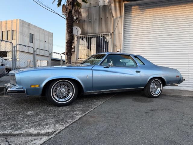 ビュイックリーガル 　クーペ　ランドゥー　外装ライトブルー　内装ブルー系（2枚目）