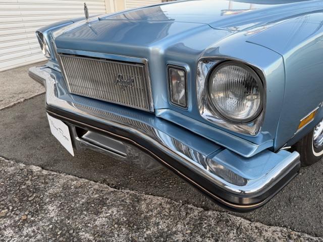 ビュイックリーガル 　クーペ　ランドゥー　外装ライトブルー　内装ブルー系（16枚目）