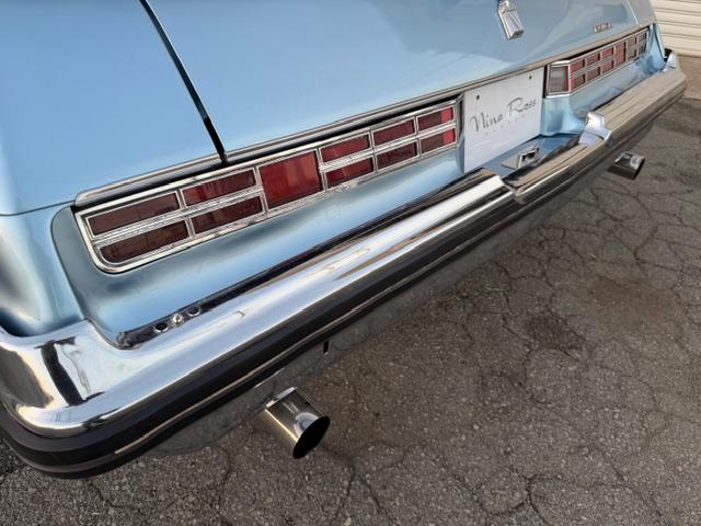 ビュイックリーガル 　クーペ　ランドゥー　外装ライトブルー　内装ブルー系（17枚目）