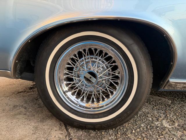 ビュイックリーガル 　クーペ　ランドゥー　外装ライトブルー　内装ブルー系（21枚目）