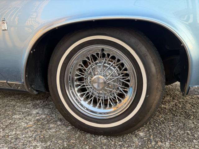 ビュイックリーガル 　クーペ　ランドゥー　外装ライトブルー　内装ブルー系（22枚目）