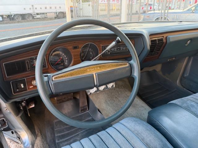 ビュイックリーガル 　クーペ　ランドゥー　外装ライトブルー　内装ブルー系（24枚目）