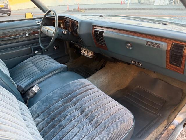 ビュイックリーガル 　クーペ　ランドゥー　外装ライトブルー　内装ブルー系（27枚目）