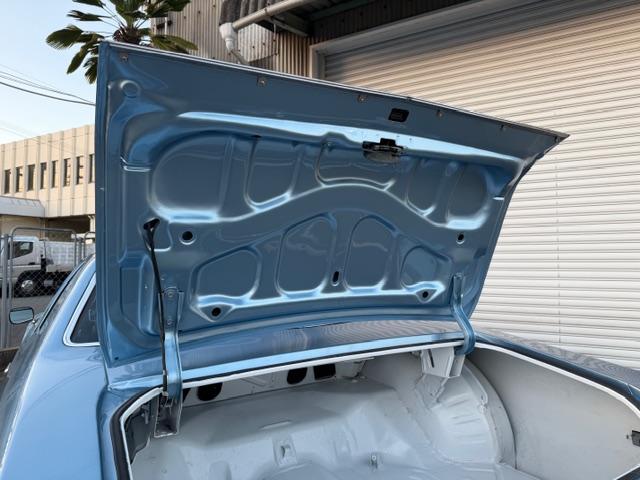 ビュイックリーガル 　クーペ　ランドゥー　外装ライトブルー　内装ブルー系（36枚目）