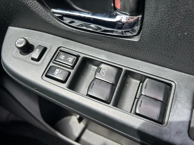 ２．０ｉアイサイト　４ＷＤ　メモリーナビ　リアカメラ　フルセグ　スマートキー　ＨＩＤヘッドライト　衝突軽減ブレーキ　クルコン　Ｂｌｕｅｔｏｏｔｈ　ＵＳＢ　純正アルミ　ＥＴＣ(38枚目)