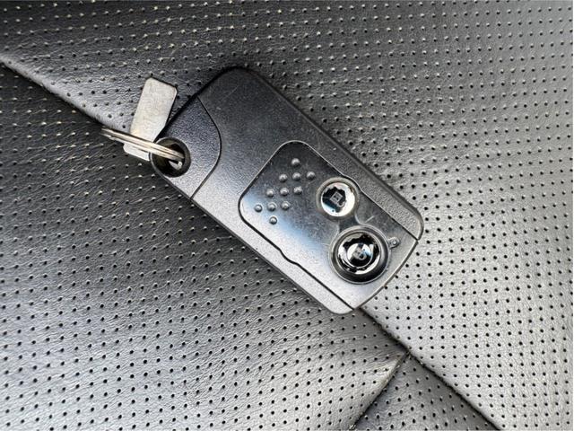 ＣＲ－Ｚ αブラックレーベル　ＨＤＤナビ　リアカメラ　地デジＴＶ　スマートキー　ＨＩＤヘッドライト　革シート　ローダウン　クルーズコントロール　ＵＳＢ　純正アルミ　ＥＴＣ（35枚目）