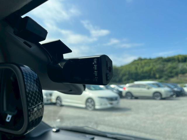 アルトターボＲＳ ベースグレード　メモリーナビ　フルセグ　スマートキー　ＨＩＤヘッドライト　衝突軽減ブレーキ　ドライブレコーダー　シートヒーター　車高調　社外マフラー　Ｂｌｕｅｔｏｏｔｈ　ＵＳＢ　純正アルミ　ＥＴＣ（32枚目）