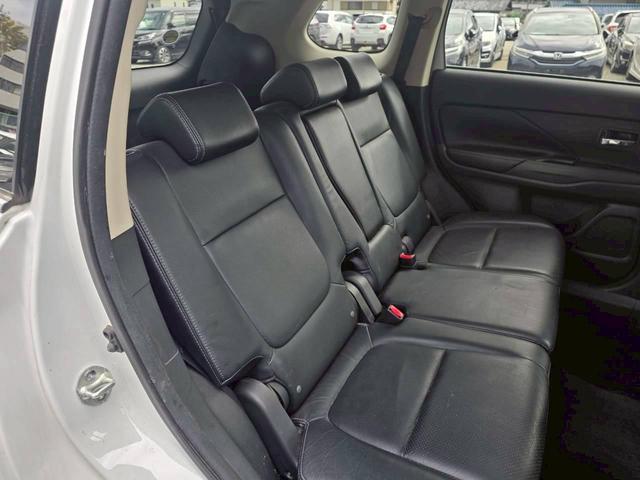 MITSUBISHI OUTLANDER PHEV G PREMIUM PACKAGE