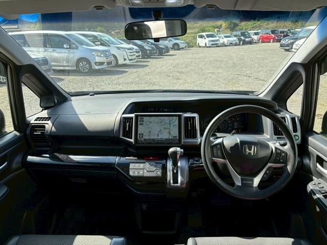 ステップワゴンスパーダ Ｚ　クールスピリット　メモリーナビ　フルセグＴＶ　リアカメラ　フリップダウンモニター　スマートキー　ＨＩＤヘッドライト　両側パワスラ　クルコン　社外１６インチアルミ　ＥＴＣ（18枚目）