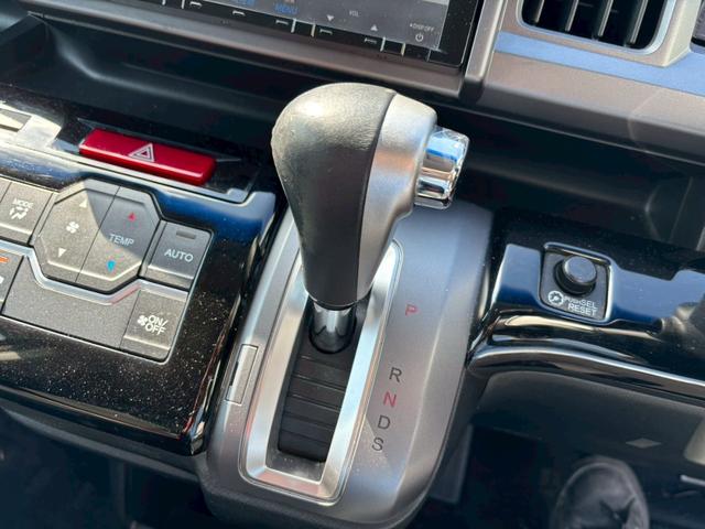 ステップワゴンスパーダ Ｚ　クールスピリット　メモリーナビ　フルセグＴＶ　リアカメラ　フリップダウンモニター　スマートキー　ＨＩＤヘッドライト　両側パワスラ　クルコン　社外１６インチアルミ　ＥＴＣ（26枚目）