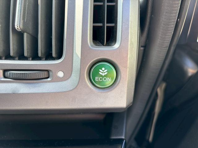 ステップワゴンスパーダ Ｚ　クールスピリット　メモリーナビ　フルセグＴＶ　リアカメラ　フリップダウンモニター　スマートキー　ＨＩＤヘッドライト　両側パワスラ　クルコン　社外１６インチアルミ　ＥＴＣ（27枚目）