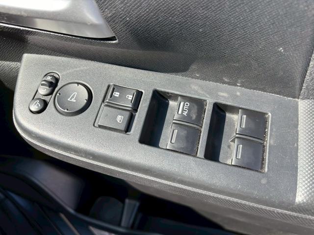 ステップワゴンスパーダ Ｚ　クールスピリット　メモリーナビ　フルセグＴＶ　リアカメラ　フリップダウンモニター　スマートキー　ＨＩＤヘッドライト　両側パワスラ　クルコン　社外１６インチアルミ　ＥＴＣ（35枚目）