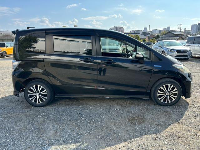 フリードハイブリッド ジャストセレクション　メモリーナビ　フルセグＴＶ　リアカメラ　スマートキー　ＨＩＤヘッドライト　両側パワスラ　Ｂｌｕｅｔｏｏｔｈ　クルコン　純正１５インチアルミ　ＥＴＣ（14枚目）