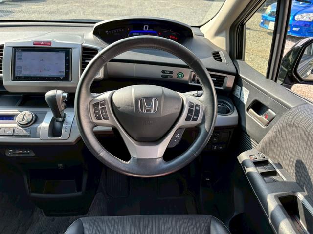 フリードハイブリッド ジャストセレクション　メモリーナビ　フルセグＴＶ　リアカメラ　スマートキー　ＨＩＤヘッドライト　両側パワスラ　Ｂｌｕｅｔｏｏｔｈ　クルコン　純正１５インチアルミ　ＥＴＣ（19枚目）