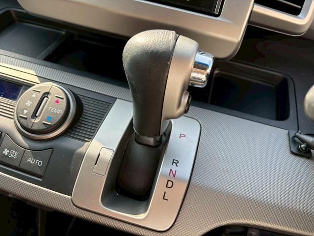 フリードハイブリッド ジャストセレクション　メモリーナビ　フルセグＴＶ　リアカメラ　スマートキー　ＨＩＤヘッドライト　両側パワスラ　Ｂｌｕｅｔｏｏｔｈ　クルコン　純正１５インチアルミ　ＥＴＣ（23枚目）