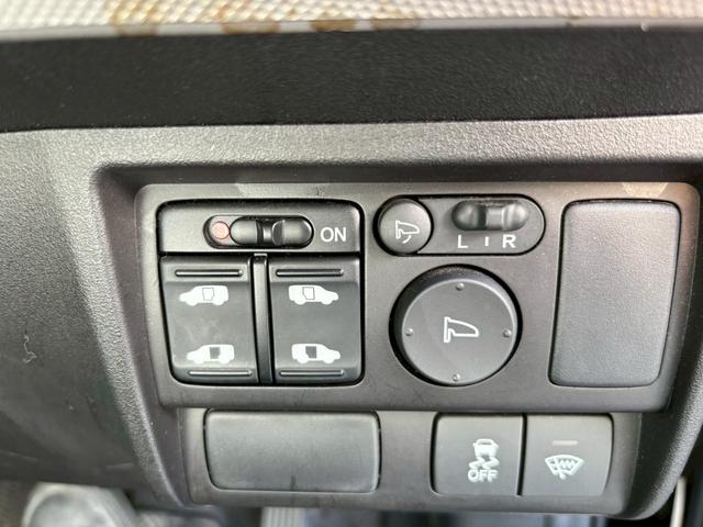 フリードハイブリッド ジャストセレクション　メモリーナビ　フルセグＴＶ　リアカメラ　スマートキー　ＨＩＤヘッドライト　両側パワスラ　Ｂｌｕｅｔｏｏｔｈ　クルコン　純正１５インチアルミ　ＥＴＣ（31枚目）