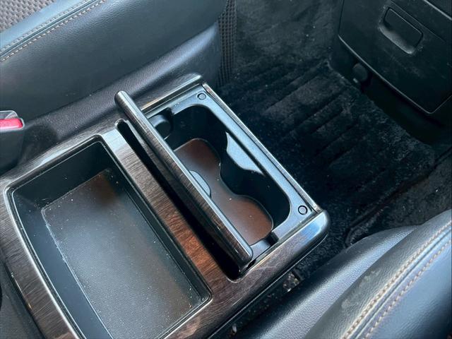 エルグランド 250ハイウェイスター SDナビ フルセグTV リアカメラ フリップダウンモニター スマートキー HIDヘッドライト 片側パワスラ Bluetooth 純正18インチアルミ ETC(34枚目)