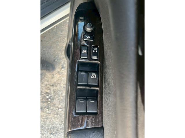 エルグランド 250ハイウェイスター SDナビ フルセグTV リアカメラ フリップダウンモニター スマートキー HIDヘッドライト 片側パワスラ Bluetooth 純正18インチアルミ ETC(35枚目)