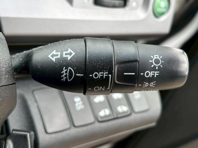 ステップワゴンスパーダ Z メモリーナビ フルセグTV リアカメラ フリップダウンモニター HIDヘッドライト 両側パワスラ Bluetooth クルコン 純正16インチアルミ ETC(25枚目)