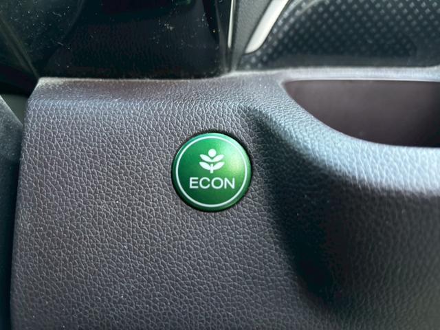 遠方で車を見に来れない方でもご安心ください。ご購入者の６７％（直近１年実績）の方が電話のみでご購入されています。今は電話でも、ネットとメールでも車が買える時代です。