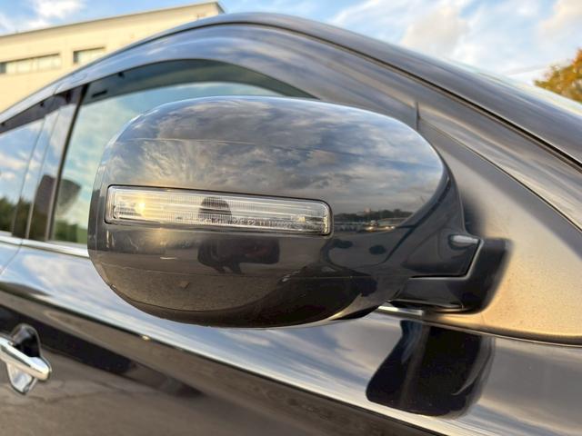 アウトランダーPHEV Gプレミアムパッケージ 4WD SDナビ フルセグTV リアカメラ スマートキー HIDヘッドライト 衝突軽減ブレーキ 革シート Bluetooth ACC 純正18インチアルミ ETC(15枚目)