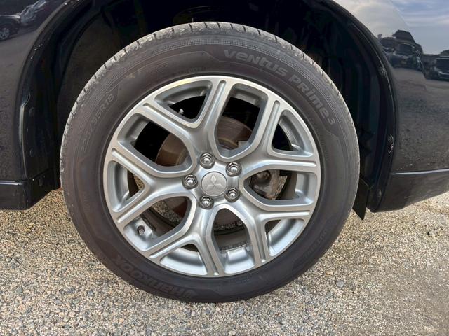 アウトランダーPHEV Gプレミアムパッケージ 4WD SDナビ フルセグTV リアカメラ スマートキー HIDヘッドライト 衝突軽減ブレーキ 革シート Bluetooth ACC 純正18インチアルミ ETC(16枚目)