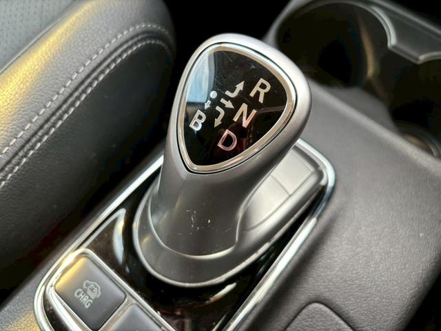 アウトランダーPHEV Gプレミアムパッケージ 4WD SDナビ フルセグTV リアカメラ スマートキー HIDヘッドライト 衝突軽減ブレーキ 革シート Bluetooth ACC 純正18インチアルミ ETC(23枚目)