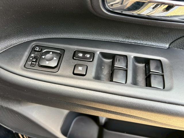 アウトランダーPHEV Gプレミアムパッケージ 4WD SDナビ フルセグTV リアカメラ スマートキー HIDヘッドライト 衝突軽減ブレーキ 革シート Bluetooth ACC 純正18インチアルミ ETC(38枚目)