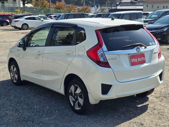フィットハイブリッド Lパッケージ 4WD HDDナビ フルセグTV リアカメラ スマートキー LEDヘッドライト 衝突軽減ブレーキ 前ドラレコ Bluetooth クルコン 純正15インチ鉄 ETC(8枚目)