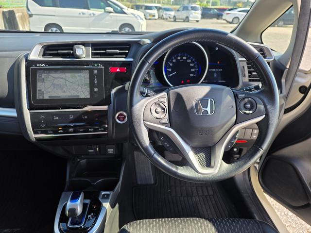 フィットハイブリッド Lパッケージ 4WD HDDナビ フルセグTV リアカメラ スマートキー LEDヘッドライト 衝突軽減ブレーキ 前ドラレコ Bluetooth クルコン 純正15インチ鉄 ETC(23枚目)