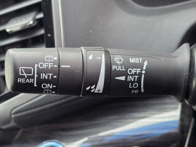 オデッセイ アブソルート メモリーナビ フルセグTV 全方位カメラ フリップダウンモニター スマートキー LEDヘッドライト 衝突軽減ブレーキ 両側パワスラ Bluetooth クルコン 純正17インチアルミ ETC(26枚目)