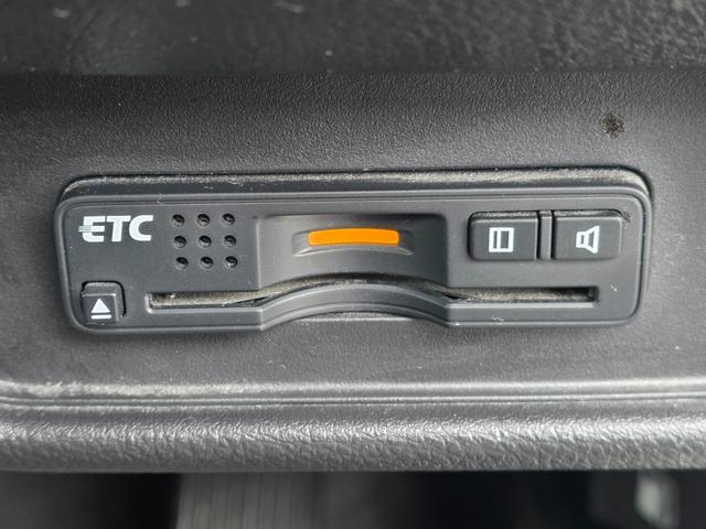 オデッセイ アブソルート メモリーナビ フルセグTV 全方位カメラ フリップダウンモニター スマートキー LEDヘッドライト 衝突軽減ブレーキ 両側パワスラ Bluetooth クルコン 純正17インチアルミ ETC(29枚目)